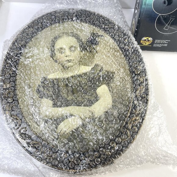 Moving Spider On Girl Framed Portrait Spirit Halloween Prop w Spooky Sounds - Picture 11 of 14
